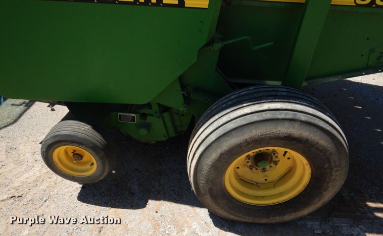 image for item KP9243 1998 John Deere 566  round baler