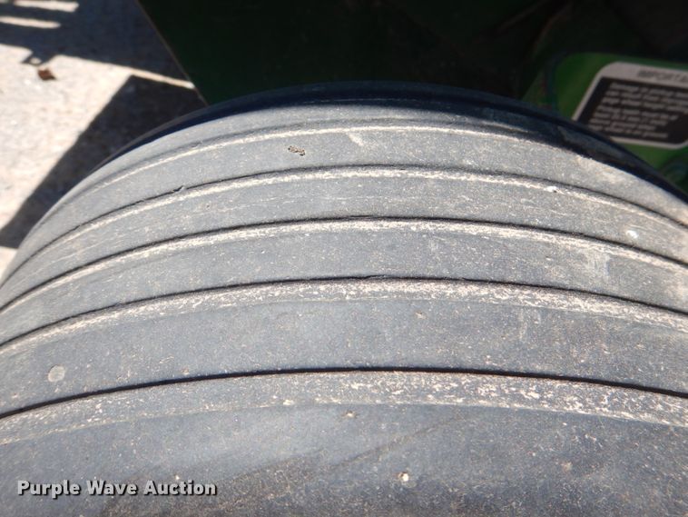 image for item KP9243 1998 John Deere 566  round baler