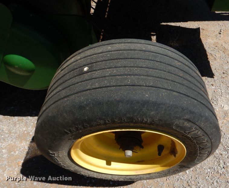 image for item KP9243 1998 John Deere 566  round baler