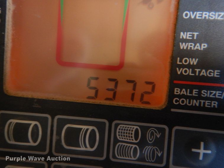 image for item KP9243 1998 John Deere 566  round baler