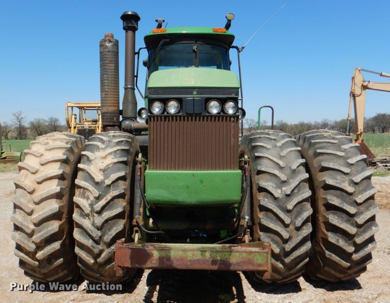 image for item KP9246 1983 John Deere 8650  4WD tractor