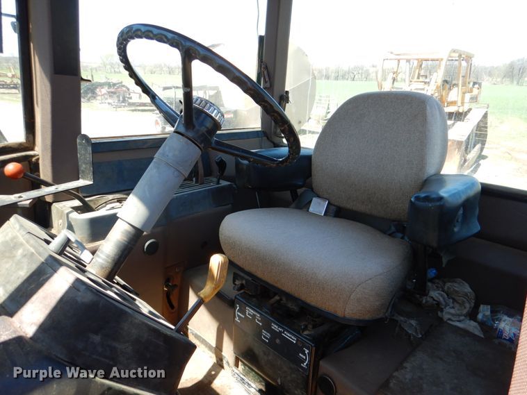 image for item KP9246 1983 John Deere 8650  4WD tractor