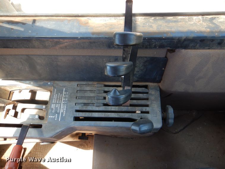 image for item KP9246 1983 John Deere 8650  4WD tractor