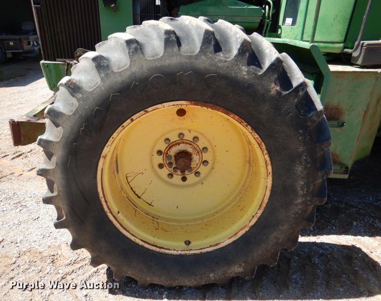 image for item KP9246 1983 John Deere 8650  4WD tractor