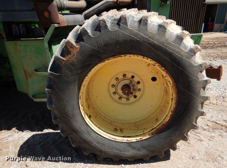 image for item KP9246 1983 John Deere 8650  4WD tractor