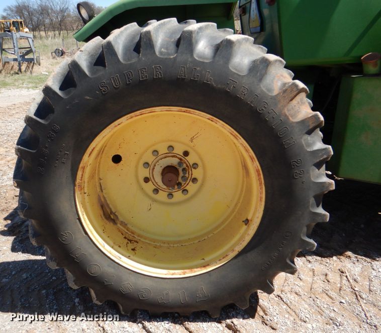 image for item KP9246 1983 John Deere 8650  4WD tractor