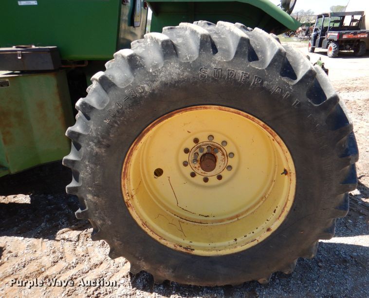 image for item KP9246 1983 John Deere 8650  4WD tractor