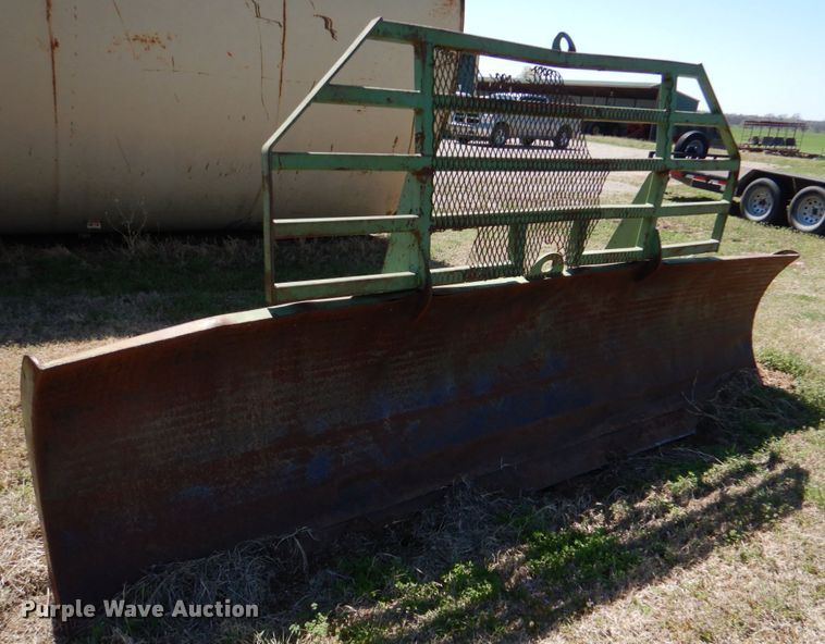 image for item KP9246 1983 John Deere 8650  4WD tractor