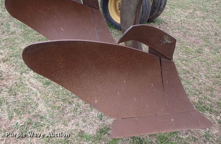 image for item KR9673 John Deere 3700  nine bottom plow