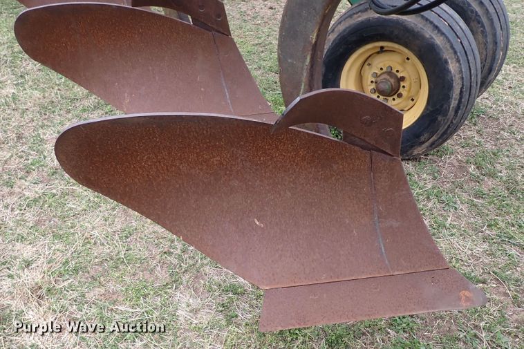 image for item KR9673 John Deere 3700  nine bottom plow