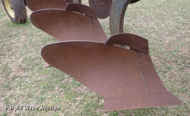 image for item KR9673 John Deere 3700  nine bottom plow