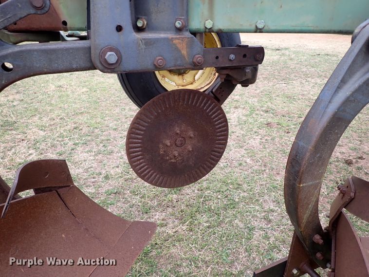 image for item KR9673 John Deere 3700  nine bottom plow