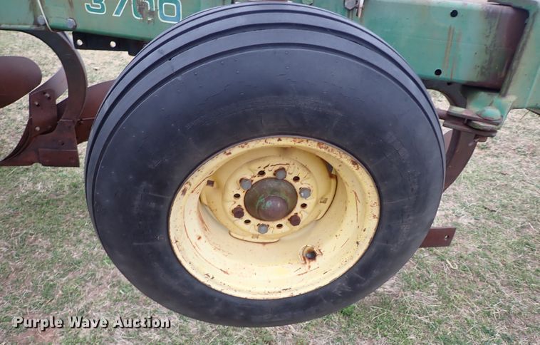 image for item KR9673 John Deere 3700  nine bottom plow
