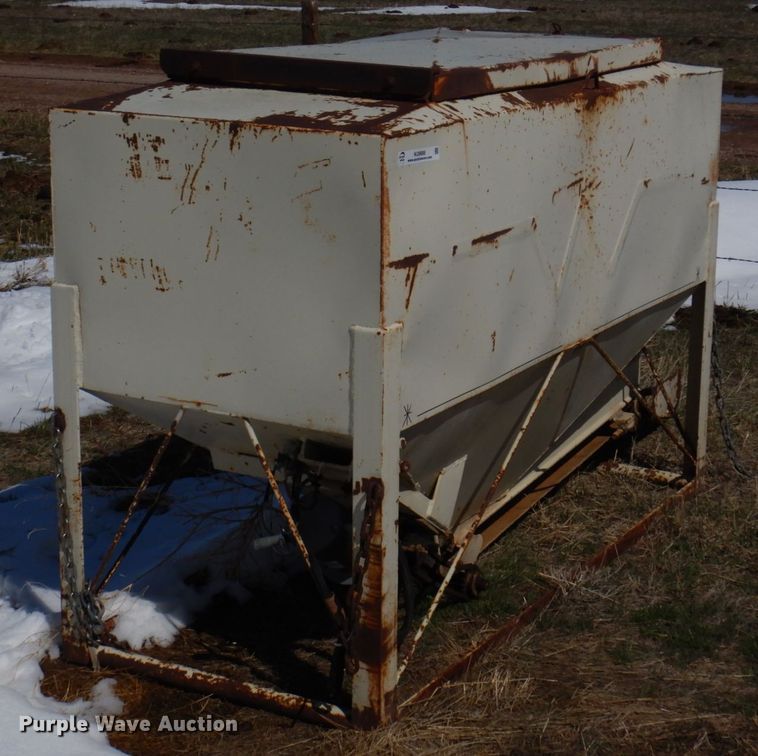 image for item KU9689 Welker  cake feeder