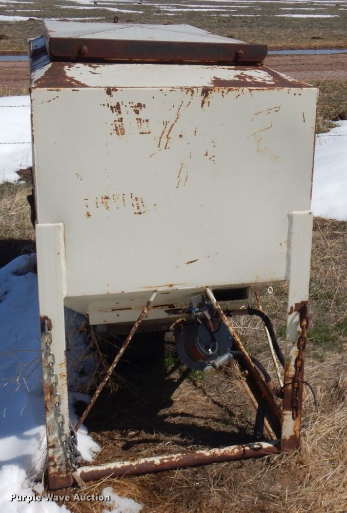 image for item KU9689 Welker  cake feeder