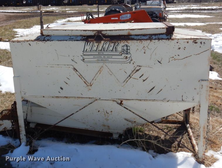 image for item KU9689 Welker  cake feeder