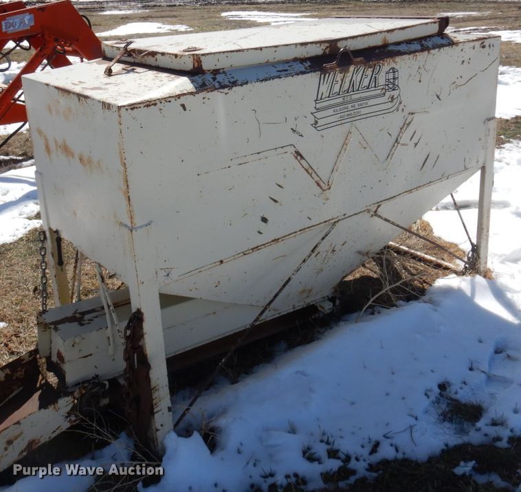 image for item KU9689 Welker  cake feeder