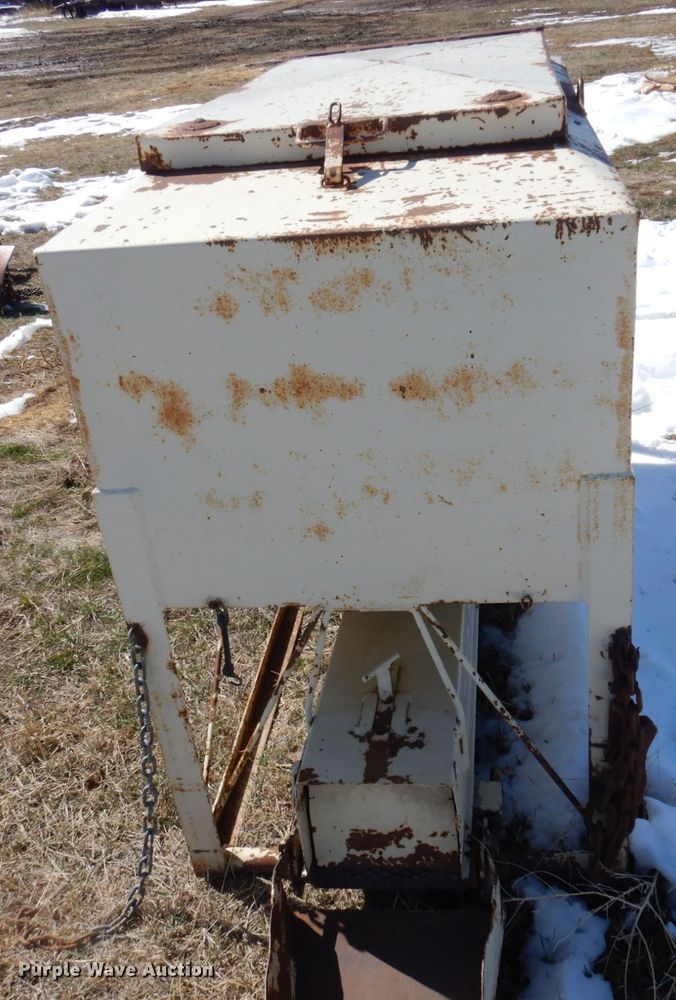 image for item KU9689 Welker  cake feeder