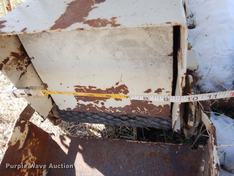 image for item KU9689 Welker  cake feeder