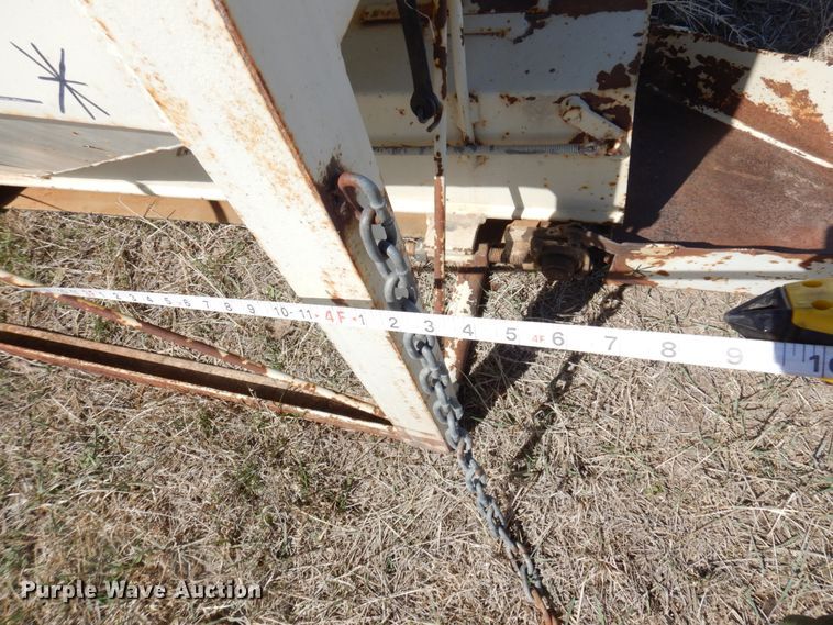 image for item KU9689 Welker  cake feeder