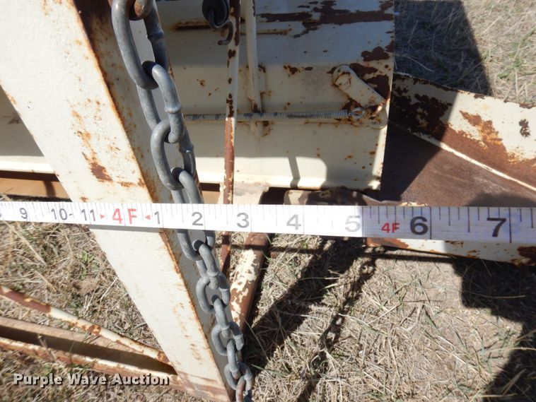 image for item KU9689 Welker  cake feeder