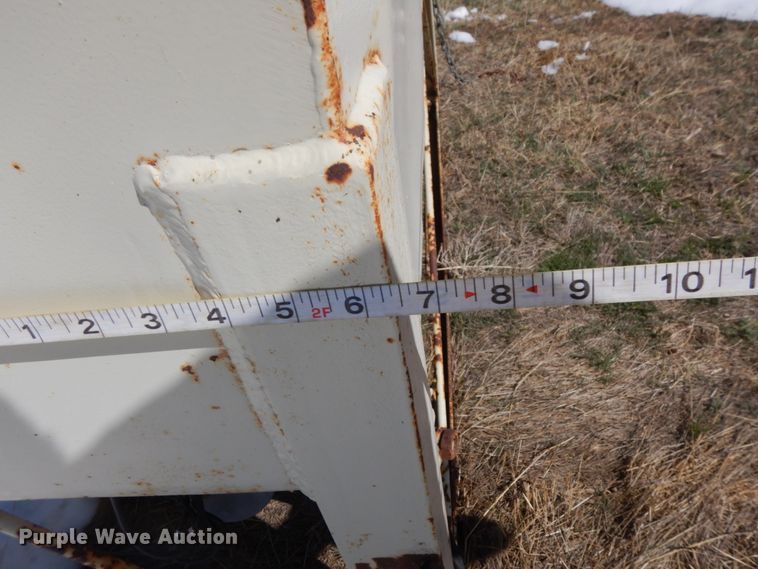 image for item KU9689 Welker  cake feeder