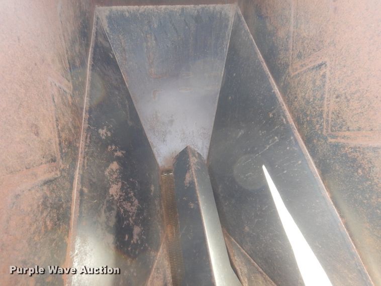 image for item KU9689 Welker  cake feeder