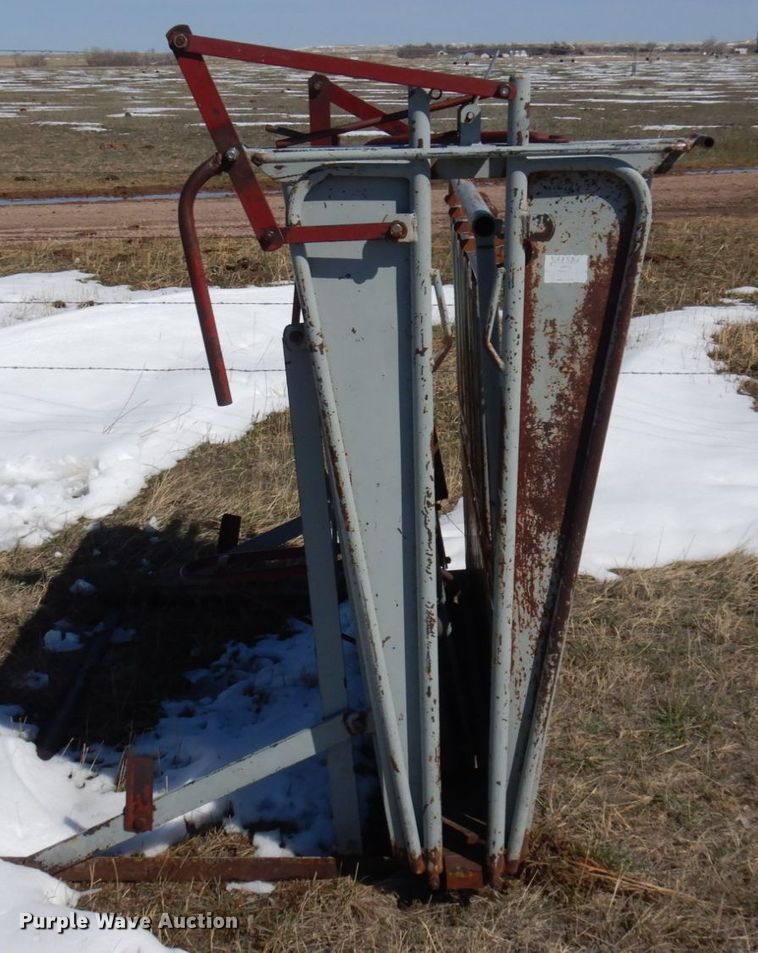 image for item KU9705 WW Livestock Systems  calf table