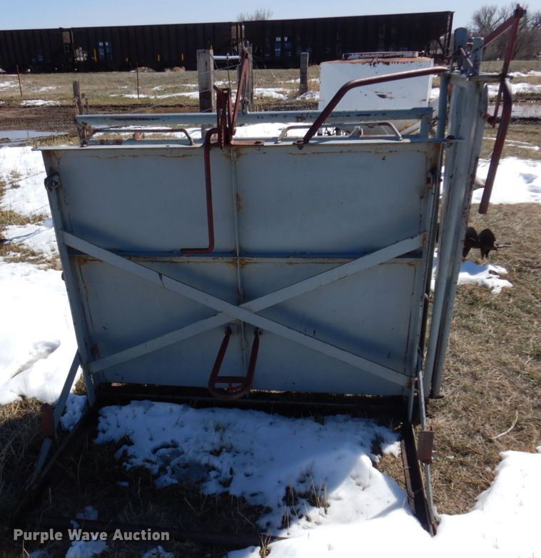 image for item KU9705 WW Livestock Systems  calf table