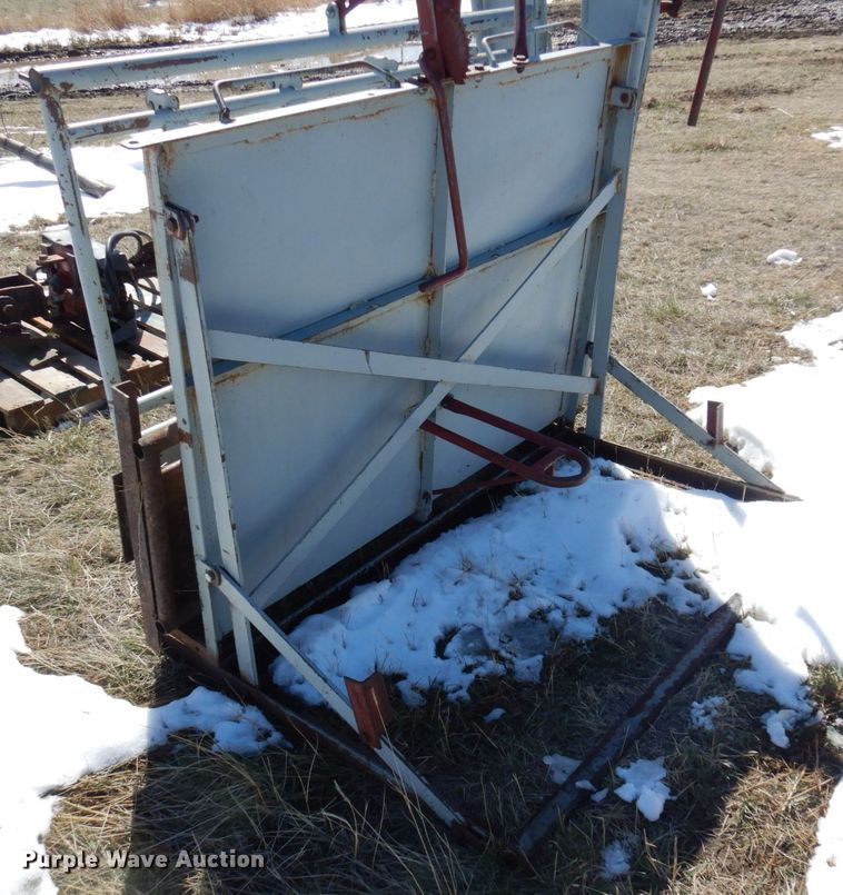 image for item KU9705 WW Livestock Systems  calf table