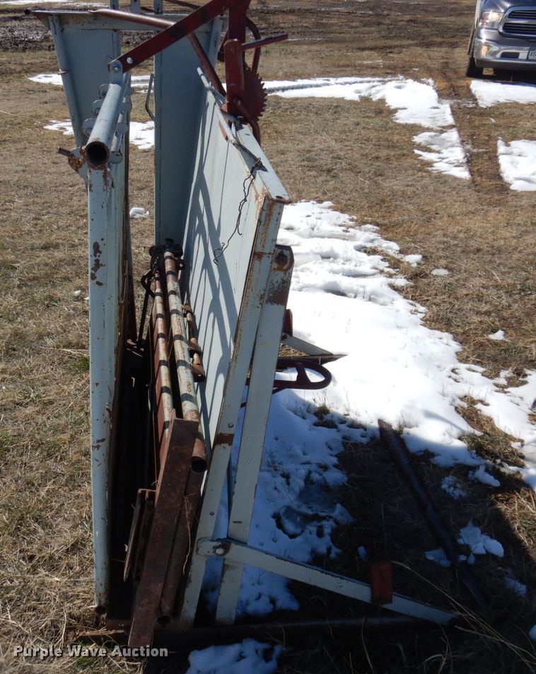 image for item KU9705 WW Livestock Systems  calf table