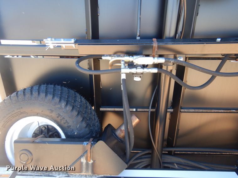 image for item KU9718 2017 Hoelscher 1000  bale accumulator