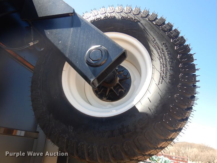 image for item KU9718 2017 Hoelscher 1000  bale accumulator