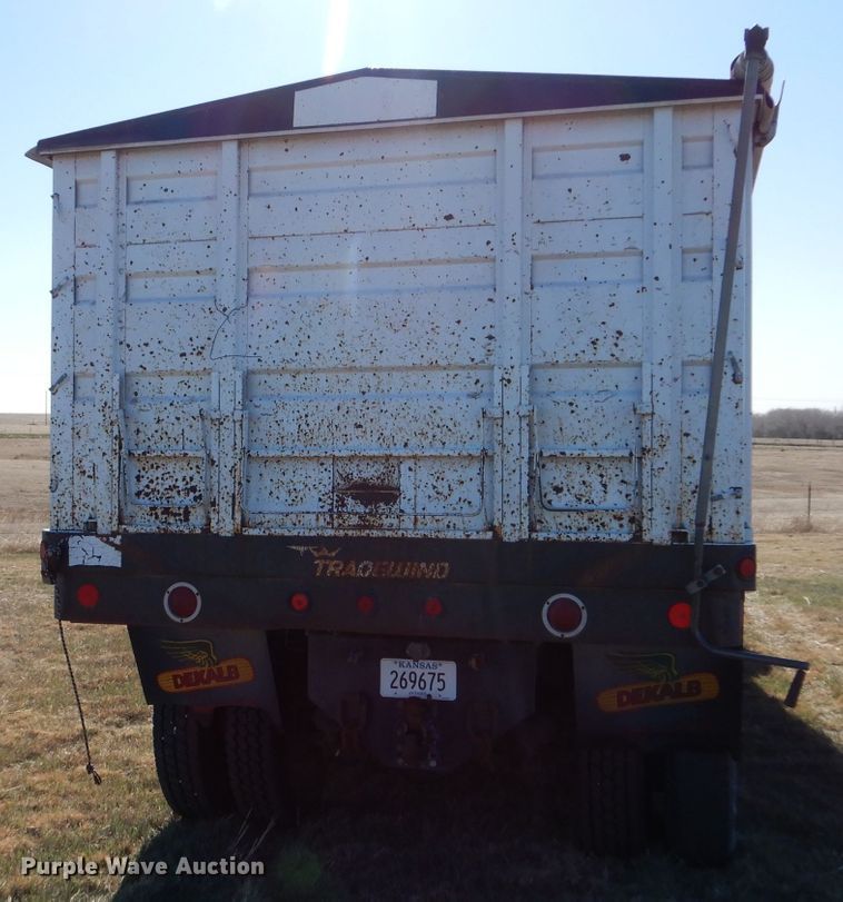 image for item LJ9913 1977 International Transtar 4300  grain truck