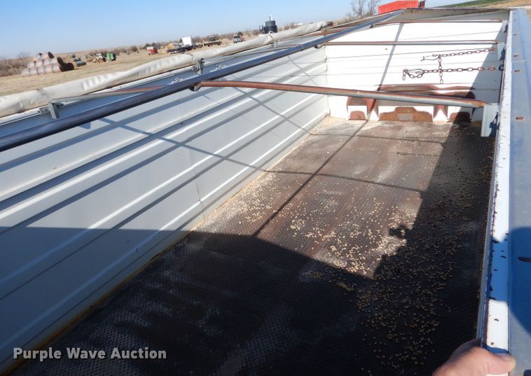 image for item LJ9913 1977 International Transtar 4300  grain truck