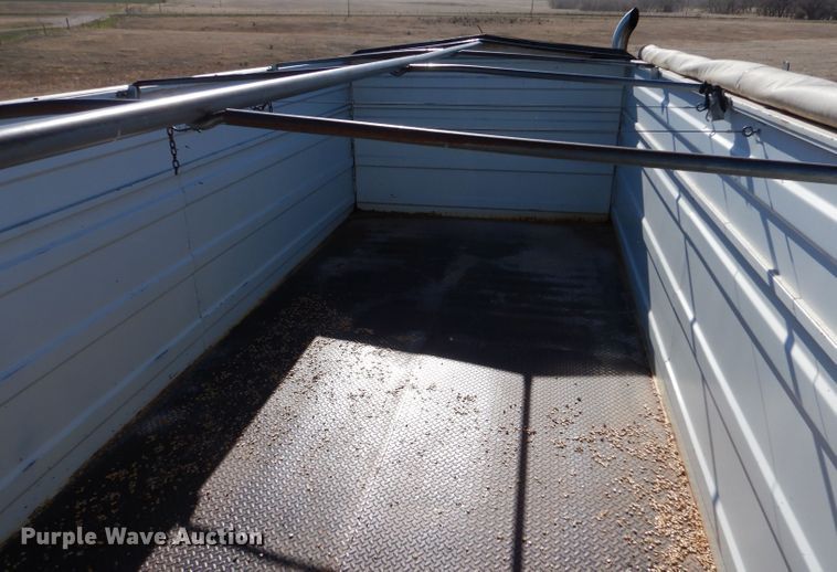 image for item LJ9913 1977 International Transtar 4300  grain truck