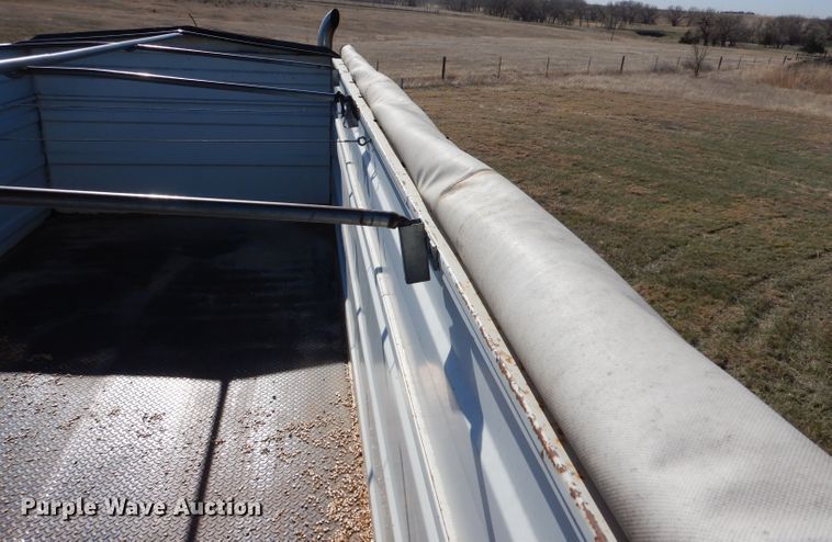 image for item LJ9913 1977 International Transtar 4300  grain truck