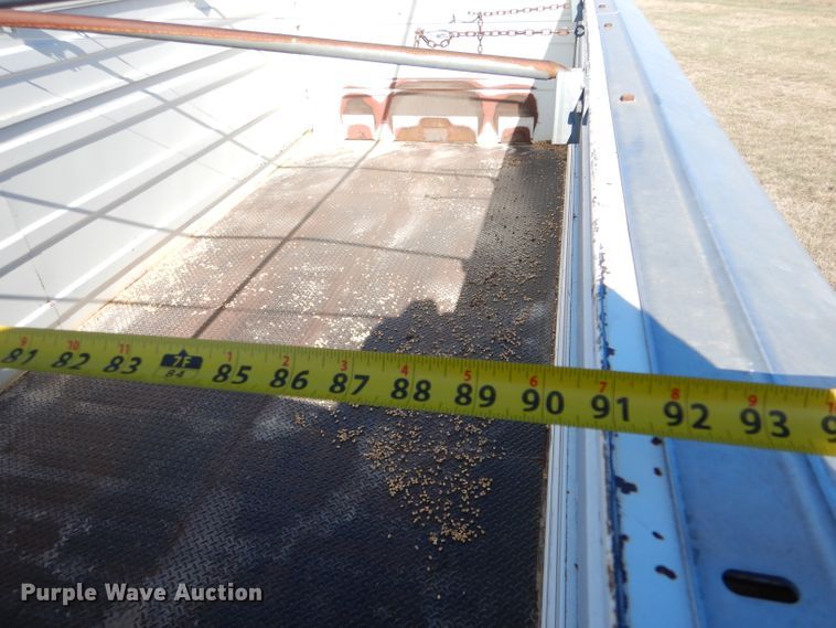 image for item LJ9913 1977 International Transtar 4300  grain truck