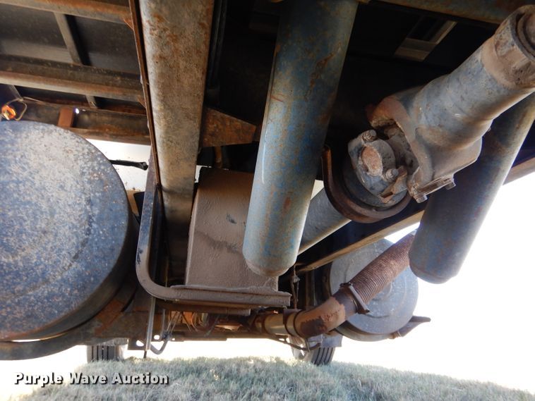 image for item LJ9913 1977 International Transtar 4300  grain truck