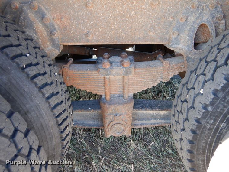 image for item LJ9913 1977 International Transtar 4300  grain truck