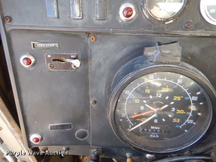 image for item LJ9913 1977 International Transtar 4300  grain truck