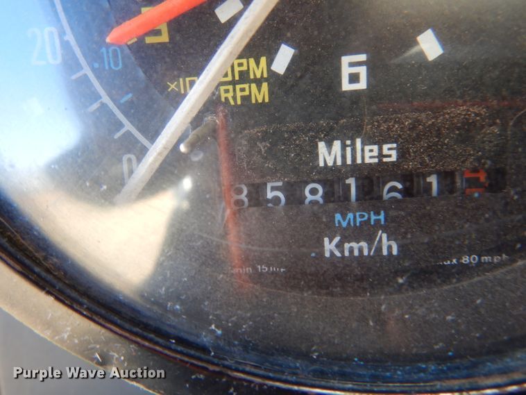 image for item LJ9913 1977 International Transtar 4300  grain truck