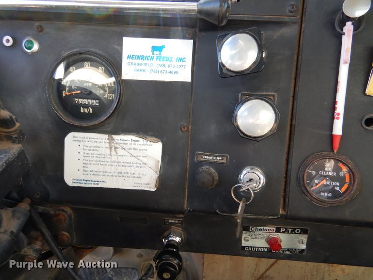 image for item LJ9913 1977 International Transtar 4300  grain truck