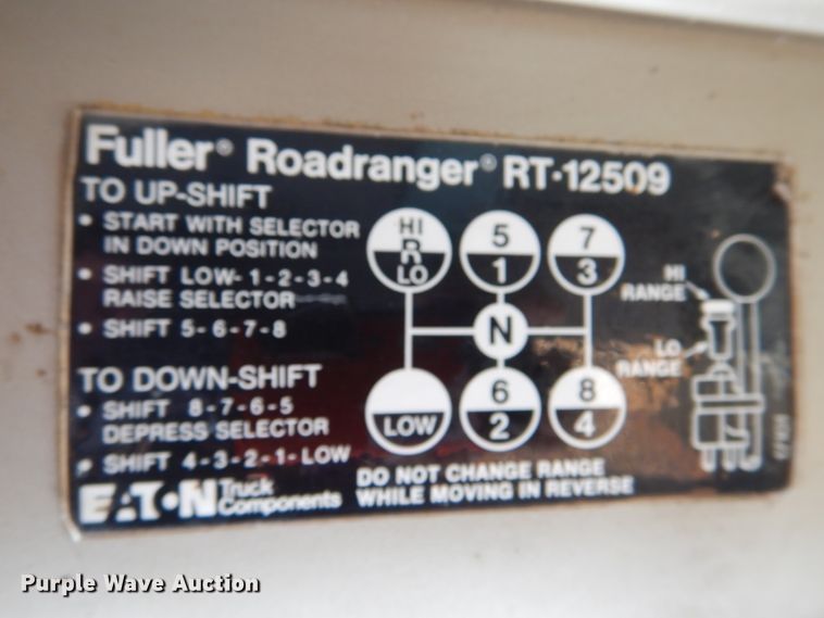 image for item LJ9913 1977 International Transtar 4300  grain truck
