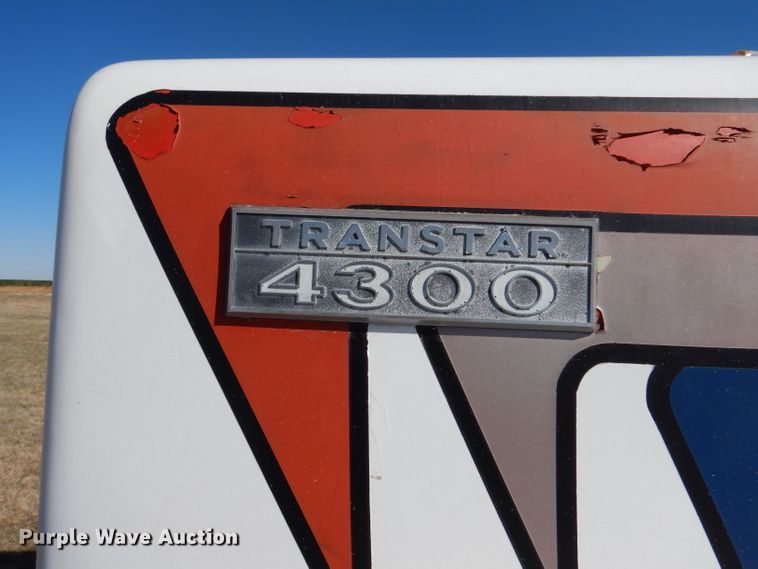 image for item LJ9913 1977 International Transtar 4300  grain truck