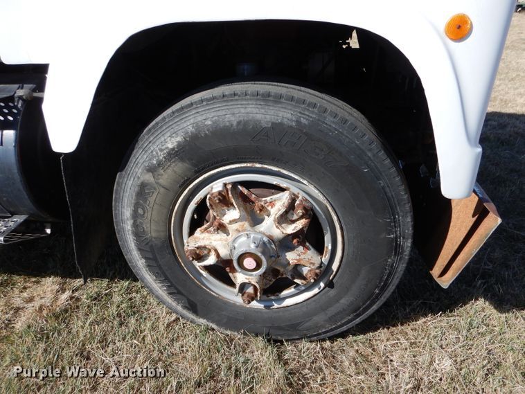 image for item LJ9913 1977 International Transtar 4300  grain truck