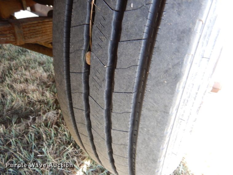 image for item LJ9913 1977 International Transtar 4300  grain truck