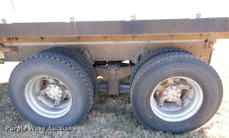 image for item LJ9913 1977 International Transtar 4300  grain truck