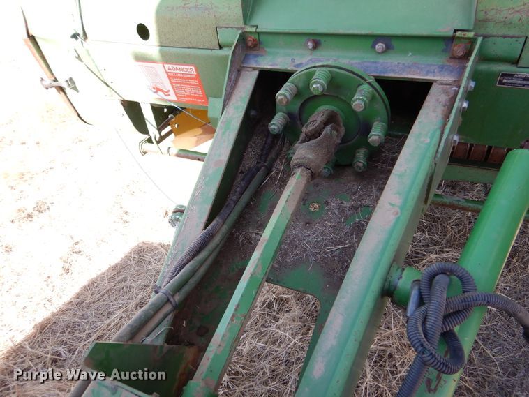 image for item LJ9914 John Deere 530  round baler
