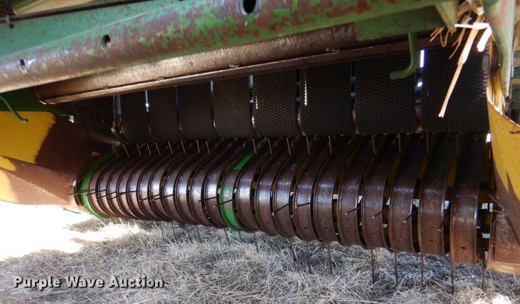 image for item LJ9914 John Deere 530  round baler